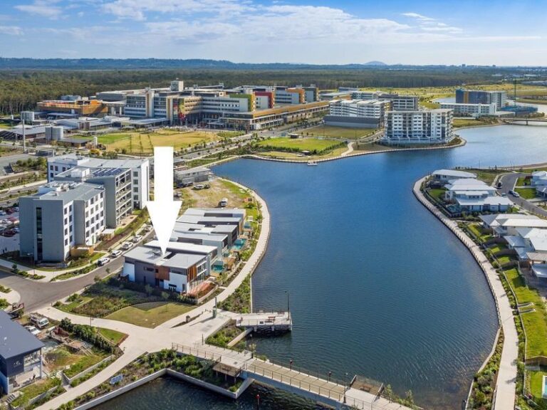 Sold - 38 Reflection Crescent - New Property in BIRTINYA - Real Estate by Damien Michael