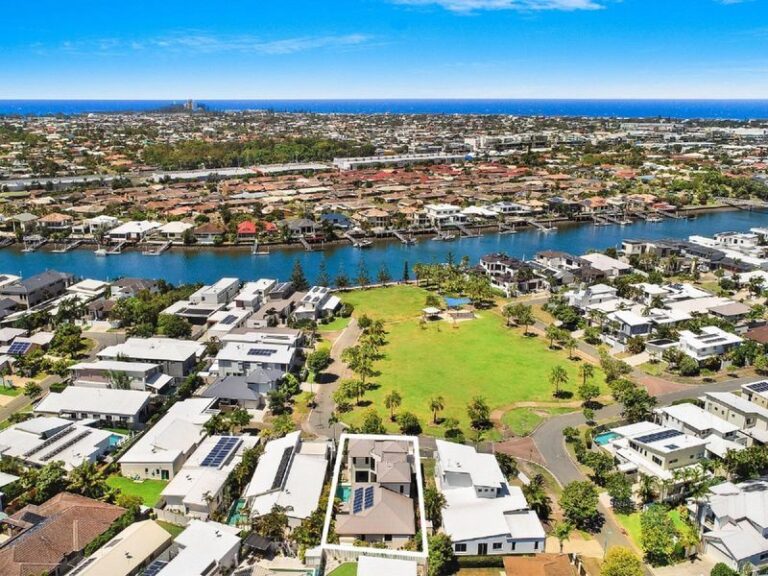 Sold - 3 Cocos Court - New Property in KAWANA ISLAND - Real Estate by Geoff Ohmsen