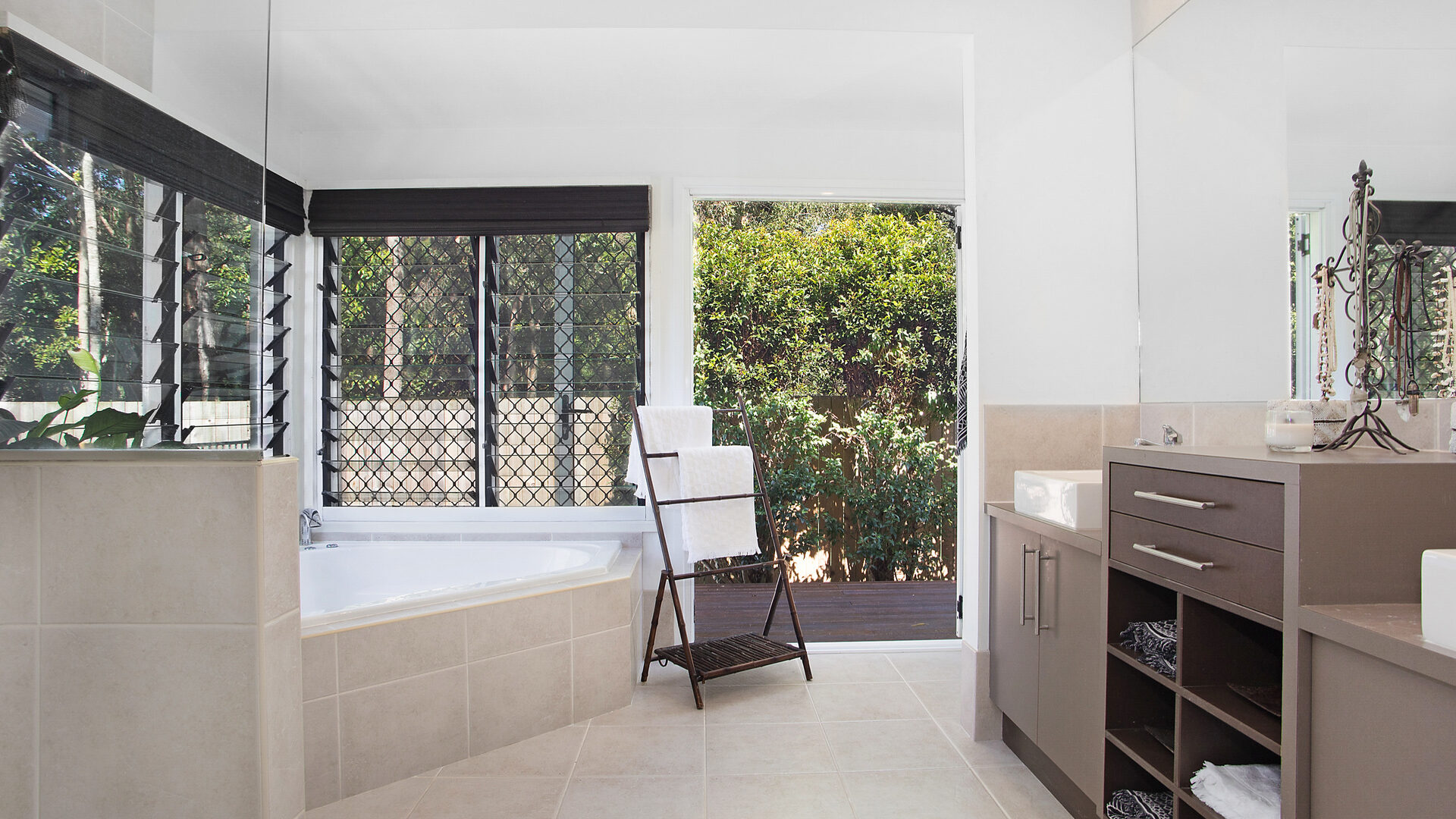 Sold - 33 Munbilla Close - New Property in Mountain Creek - Real Estate by Vicki Stewart