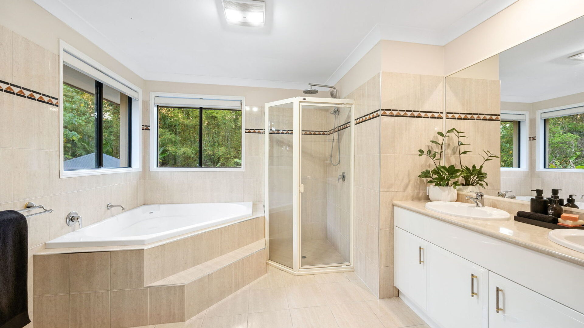 Sold - 6 Sarah Court - New Property in Tanawha - Real Estate by Damien Michael