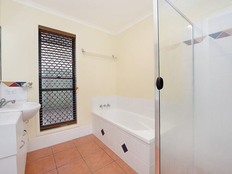 Sold - 35 Lacewing Drive - New Property in SIPPY DOWNS - Real Estate by Peter Hill