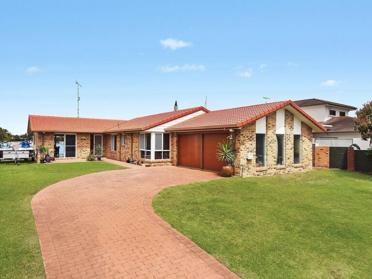Sold - 17 Oak Court - New Property in MINYAMA - Real Estate by Stuart Thomas