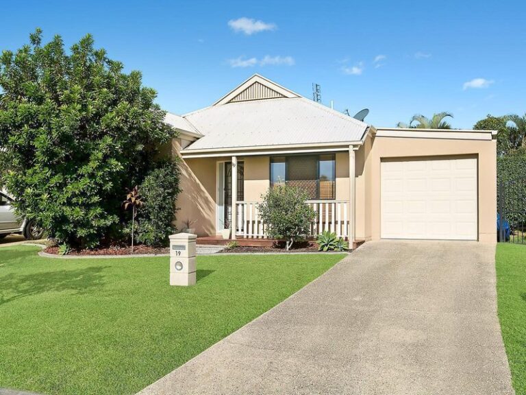 Sold - 19 St Lucia Crescent - New Property in KAWANA ISLAND - Real Estate by Carlie Penn