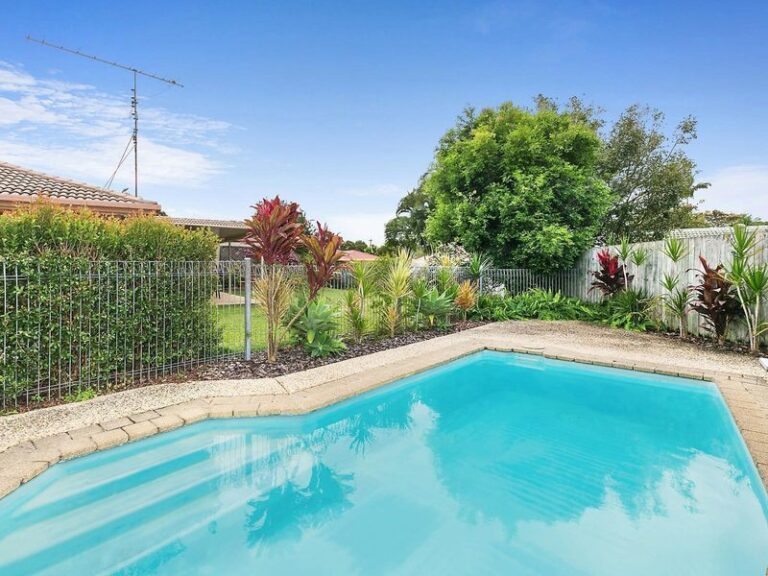 17 Callistra Crescent, BUDERIM QLD 4556 - photo 3