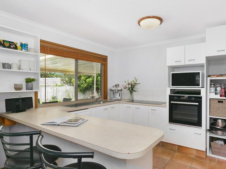 17 Callistra Crescent, BUDERIM QLD 4556 - photo 5