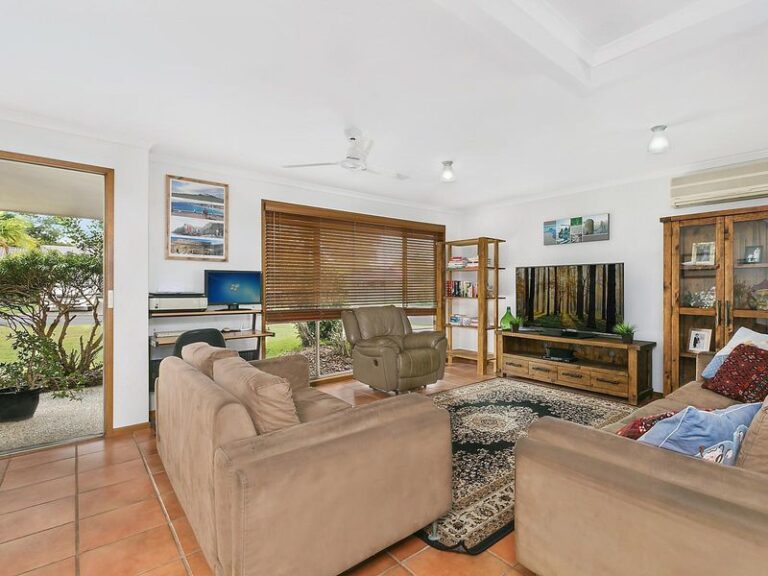 17 Callistra Crescent, BUDERIM QLD 4556 - photo 6