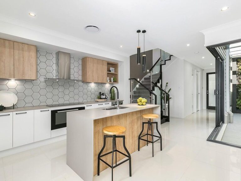 Sold - 15 Lighthouse Circuit - New Property in BIRTINYA - Real Estate by Chris Pace