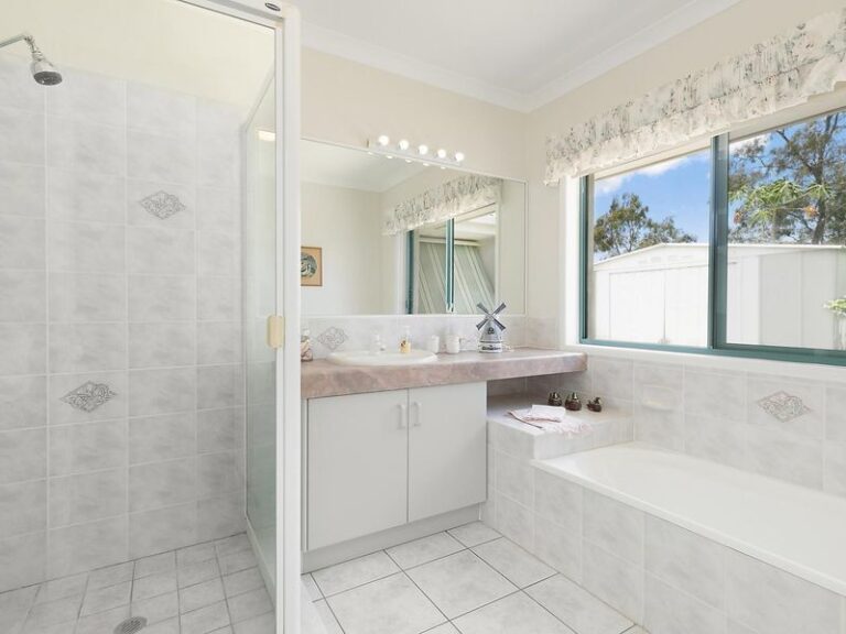 Sold - 12 Northlake Crescent - New Property in SIPPY DOWNS - Real Estate by Peter Hill
