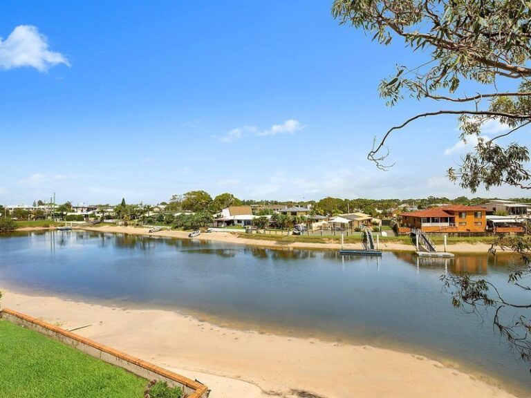 9/11-13 Woomba Place, MOOLOOLABA QLD 4557 - photo 2
