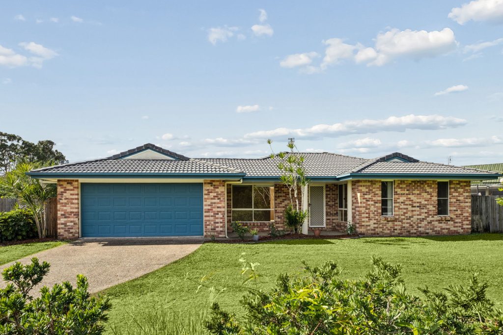 43 Oak Grove Way, Sippy Downs