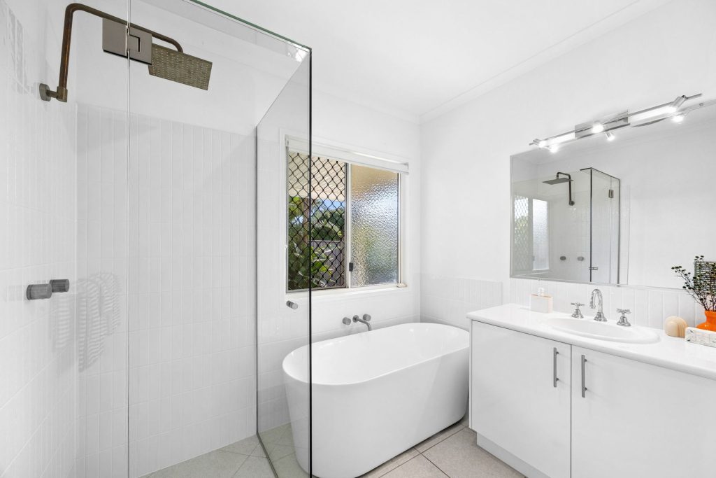 Sold - 24 Bonaire Court - New Property in Parrearra - Real Estate by David Swarbrick