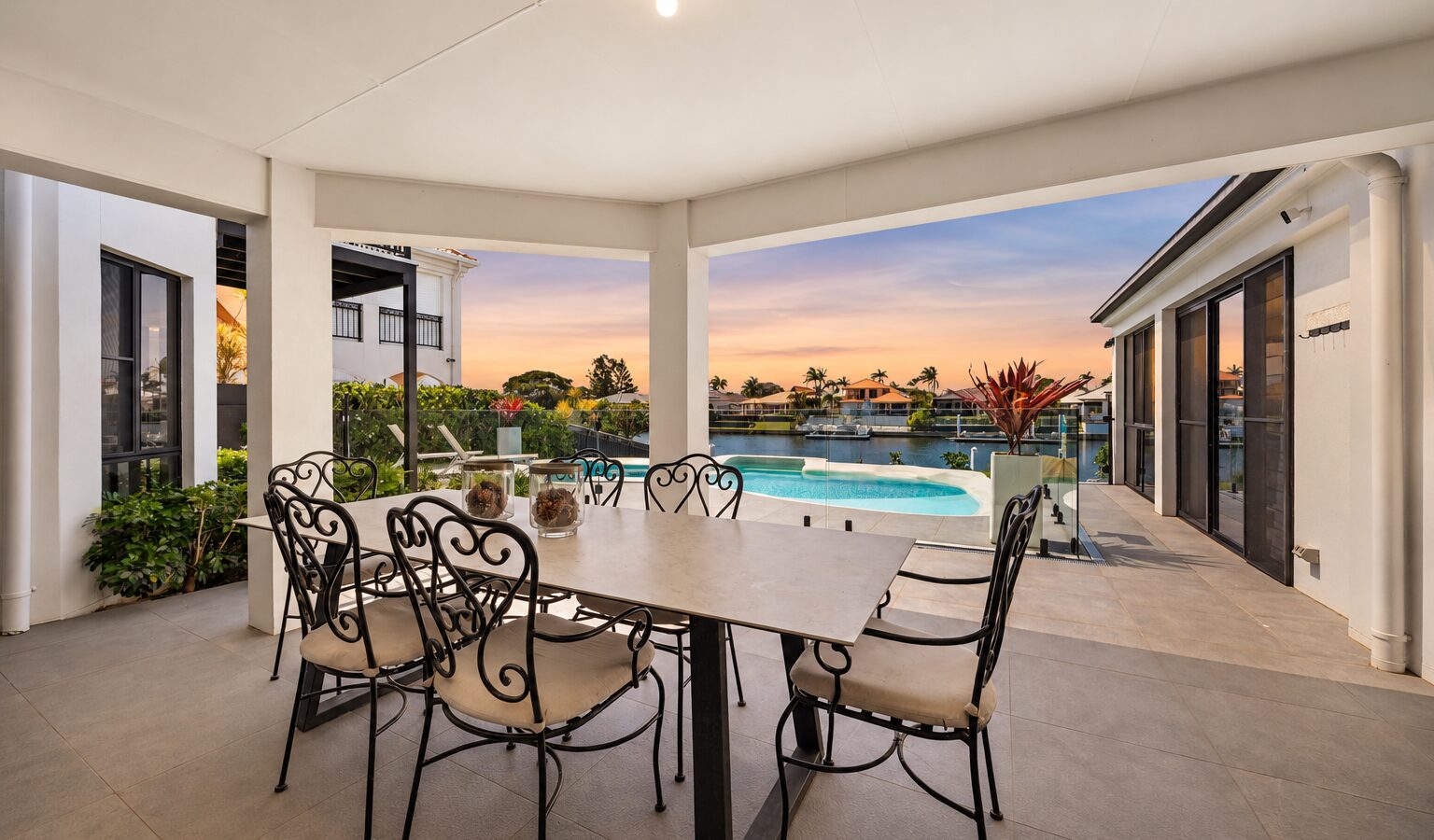 112 Sunbird Chase, Parrearra