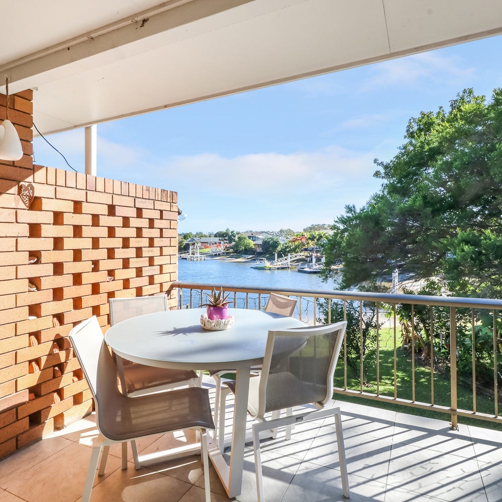 4/10 Pangarinda Place