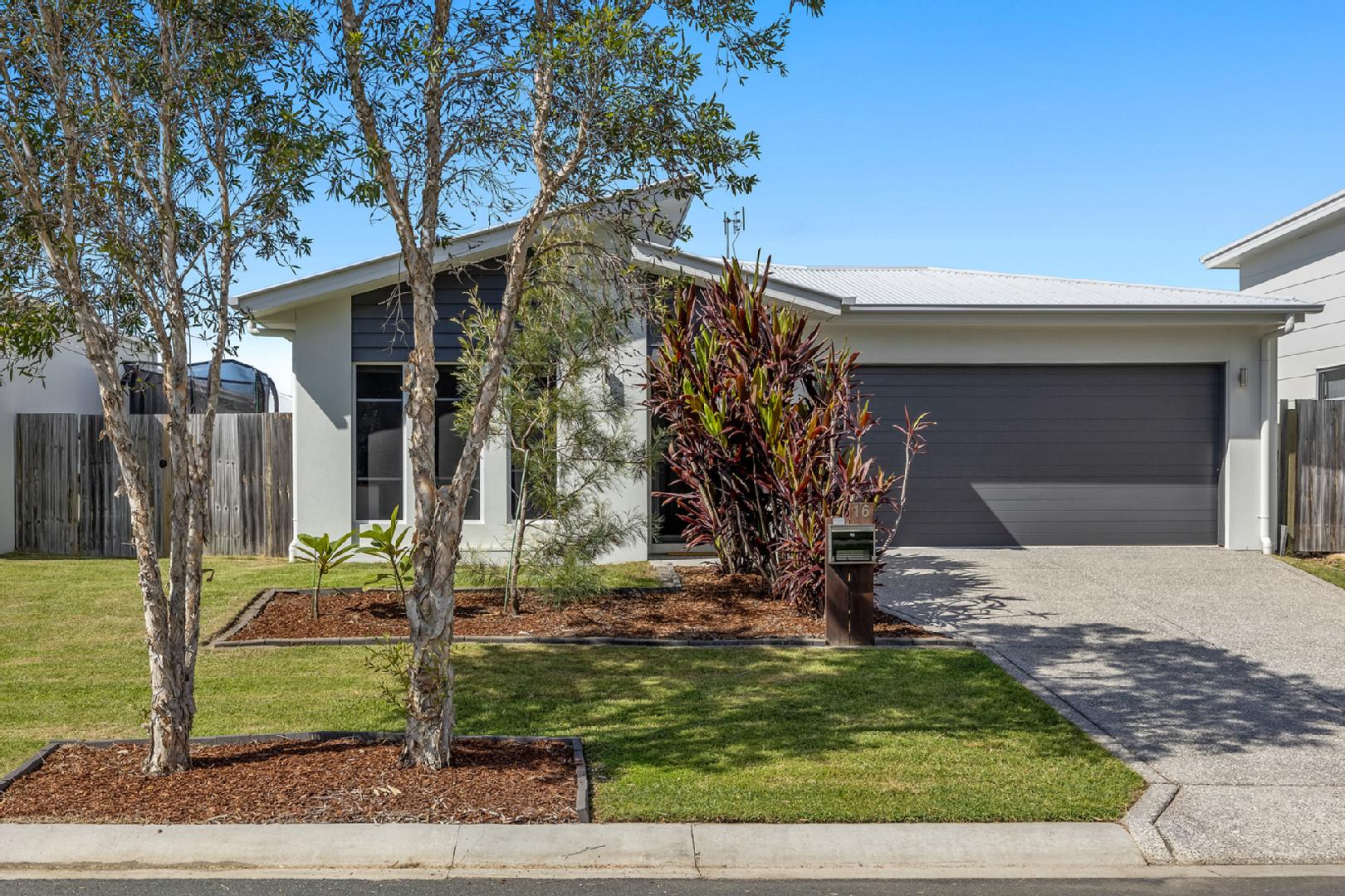 16 Petrel Crescent