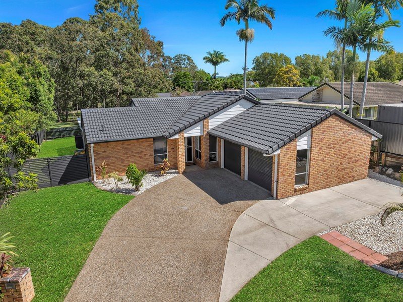 6 Murdoch Court